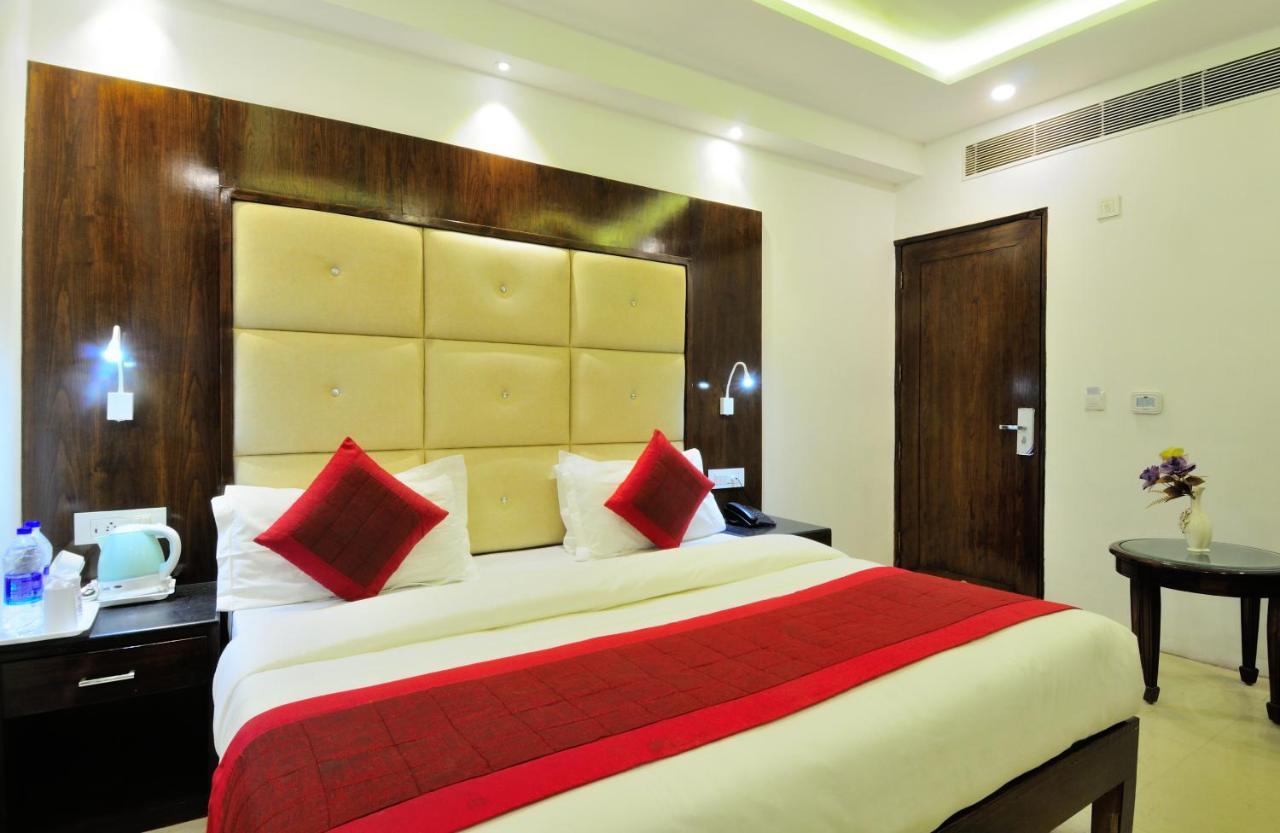Capital O 2242 Hotel Yuvraj Deluxe New Delhi Eksteriør billede